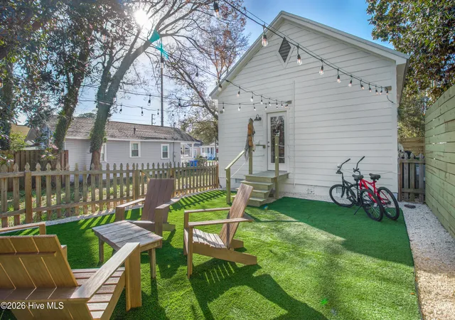 Photo 3 of Single family home for sale at 911 Dock St, Wilmington, NC 28401 | MLS# 100602457 | Listing updated on 2026-09-14