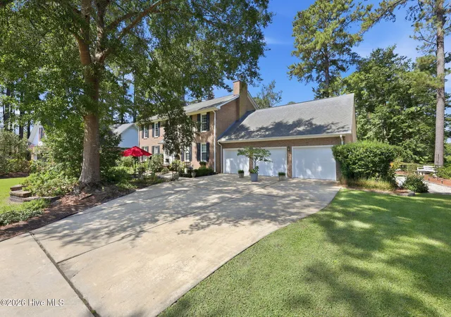 Photo 3 of Single family home for sale at 8002 Clubhouse Dr, New Bern, NC 28562 | MLS# 100598394 | Listing updated on 2026-09-20
