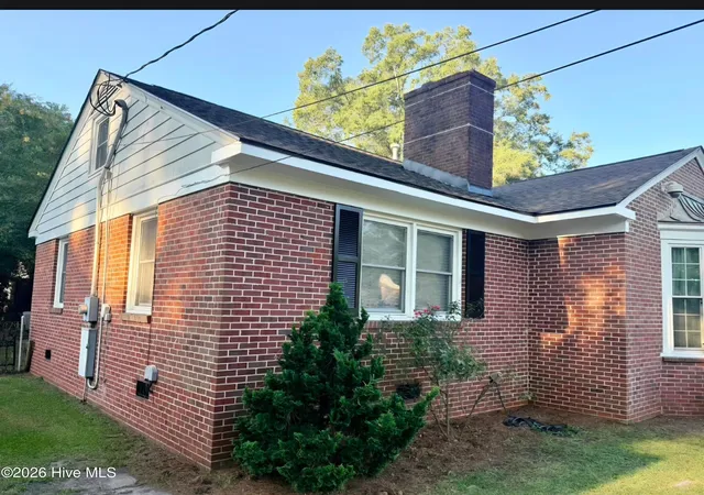 Photo 3 of Single family home for sale at 1210 Meadowood Dr, Kinston, NC 28501 | MLS# 100600544 | Listing updated on 2026-09-05