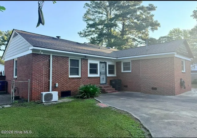 Photo 4 of Single family home for sale at 1210 Meadowood Dr, Kinston, NC 28501 | MLS# 100600544 | Listing updated on 2026-09-05