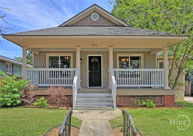 Photo 2 of Single family home for sale at 912 E 37th Street, Savannah, GA 31401 | MLS# SA358079 | Listing updated on 2026-09-09