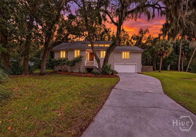 Photo 1 of Single family home for sale at 12 Moss Pointe Ct, Savannah, GA 31410 | MLS# SA363622 | Listing updated on 2026-10-20