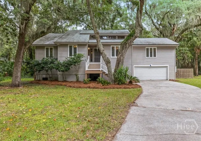 Photo 1 of Single family home for sale at 12 Moss Pointe Ct, Savannah, GA 31410 | MLS# SA363622 | Listing updated on 2026-10-20