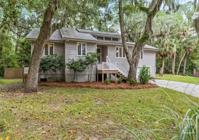 Photo 2 of Single family home for sale at 12 Moss Pointe Ct, Savannah, GA 31410 | MLS# SA363622 | Listing updated on 2026-10-20