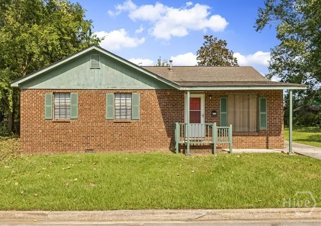 Photo 1 of Single family home for sale at 1130 W 49th Street, Savannah, GA 31405 | MLS# SA366128 | Listing updated on 2026-10-11