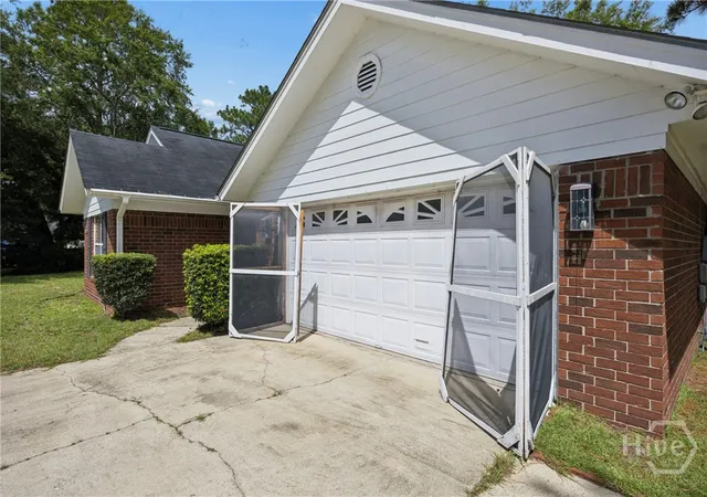 Photo 2 of Single family home for sale at 940 Hunters Run Rd, Hinesville, GA 31313 | MLS# SA364231 | Listing updated on 2026-09-16