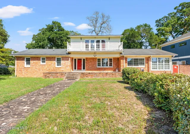 Photo 1 of Single family home for sale at 906 20th Avenue N, North Myrtle Beach, SC 29582 | MLS# 100601572 | Listing updated on 2026-09-16