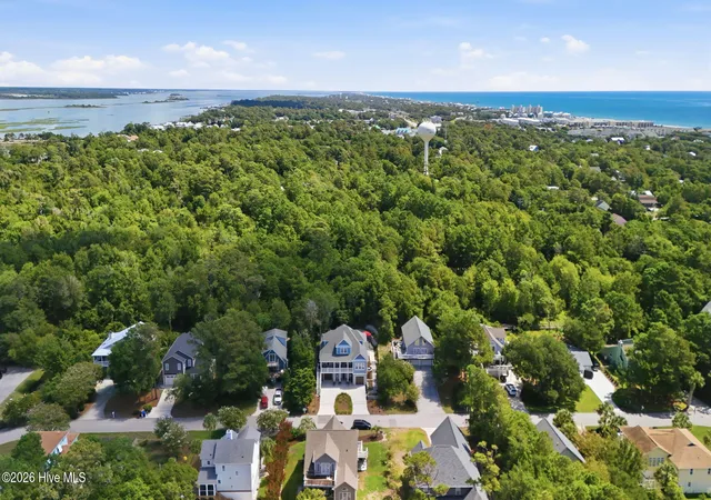 Photo 4 of Single family home for sale at 320 Cape Lookout Loop, Emerald Isle, NC 28594 | MLS# 100601274 | Listing updated on 2026-09-10