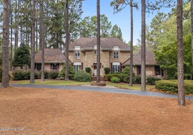Photo 2 of Single family home for sale at 35 Lake Dornoch Dr, Pinehurst, NC 28374 | MLS# 100601334 | Listing updated on 2026-09-04