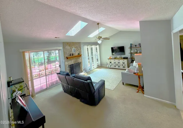 Photo 3 of Single family home for sale at 105 Norman Ct, New Bern, NC 28560 | MLS# 100601510 | Listing updated on 2026-09-04
