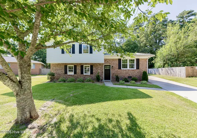Single family home for sale at 106 Marion Ct, Jacksonville, NC 28546 | MLS# 100610432