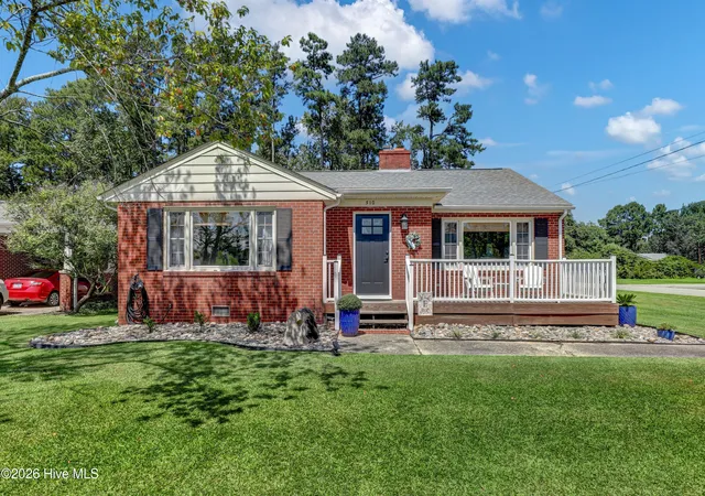 Single family home for sale at 510 E Fremont St, Burgaw, NC 28425 | MLS# 100602950