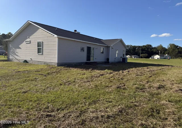 Photo 3 of Single family home for sale at 105 Starkys Crk Ct, Maysville, NC 28555 | MLS# 100609137 | Listing updated on 2026-10-27