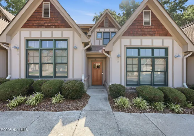 Photo 2 of Townhouse for sale at 35 Elk Ridge Ln, Southern Pines, NC 28387 | MLS# 100602734 | Listing updated on 2026-09-13