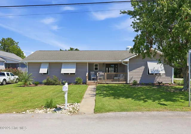 Single family home for sale at 602 W Broad St, Swansboro, NC 28584 | MLS# 100601260