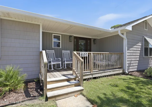 Photo 3 of Single family home for sale at 602 W Broad St, Swansboro, NC 28584 | MLS# 100601260 | Listing updated on 2026-10-05