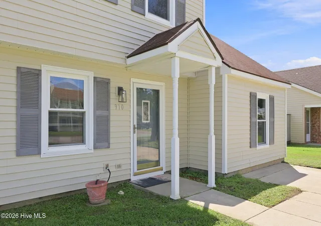 Photo 4 of Single family home for sale at 910 Coyote Trl, Havelock, NC 28532 | MLS# 100602532 | Listing updated on 2026-09-10