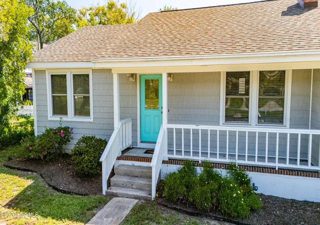 Photo 2 of Single family home for sale at 213 Mansfield Pkwy, Morehead City, NC 28557 | MLS# 100602328 | Listing updated on 2026-09-17