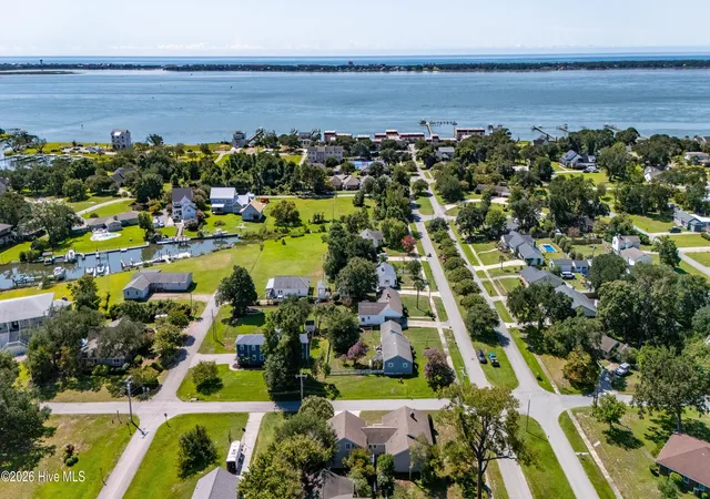Photo 3 of Single family home for sale at 213 Mansfield Pkwy, Morehead City, NC 28557 | MLS# 100602328 | Listing updated on 2026-09-17