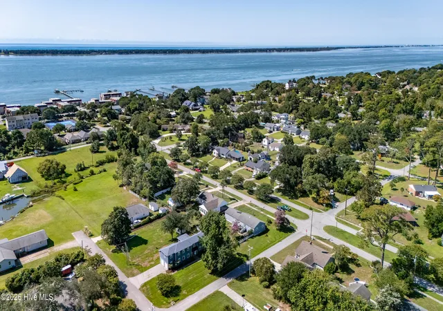 Photo 4 of Single family home for sale at 213 Mansfield Pkwy, Morehead City, NC 28557 | MLS# 100602328 | Listing updated on 2026-09-17