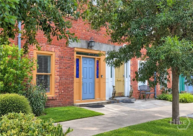 Photo 1 of Single family home for sale at 507 Tattnall St, Savannah, GA 31401 | MLS# SA358892 | Listing updated on 2026-10-21