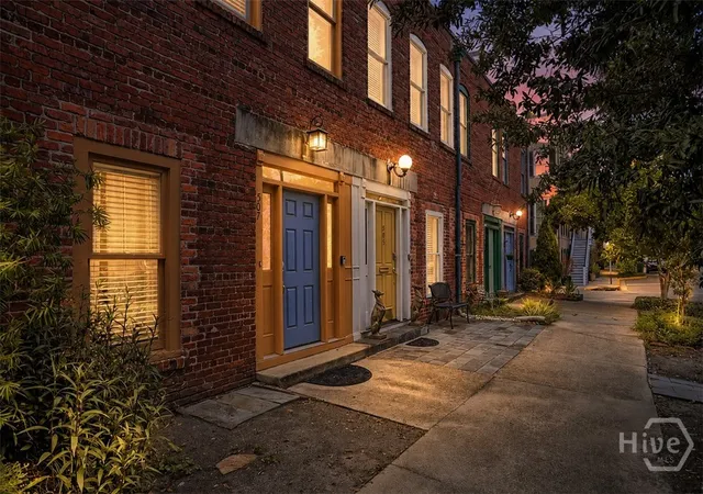 Photo 2 of Single family home for sale at 507 Tattnall St, Savannah, GA 31401 | MLS# SA358892 | Listing updated on 2026-09-09