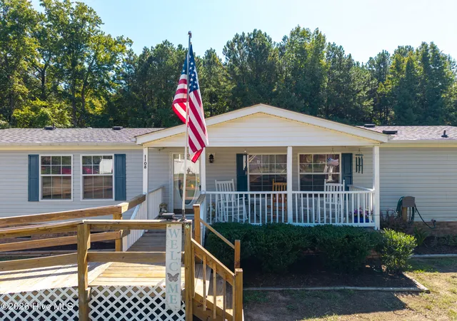 Photo 3 of Manufactured home for sale at 1108 Mohave Trl, Edenton, NC 27932 | MLS# 100601427 | Listing updated on 2026-10-03