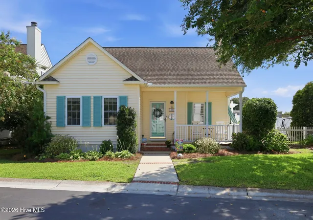 Photo 2 of Single family home for sale at 200 Macgregor Dr, Beaufort, NC 28516 | MLS# 100601027 | Listing updated on 2026-09-20
