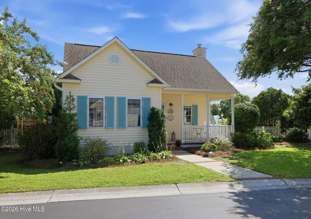 Photo 3 of Single family home for sale at 200 Macgregor Dr, Beaufort, NC 28516 | MLS# 100601027 | Listing updated on 2026-09-20