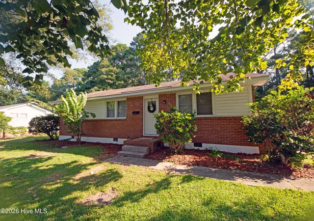 Photo 2 of Single family home for sale at 7 Cole Dr, Jacksonville, NC 28540 | MLS# 100601932 | Listing updated on 2026-09-08