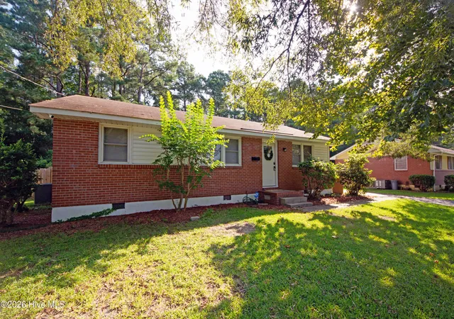 Photo 3 of Single family home for sale at 7 Cole Dr, Jacksonville, NC 28540 | MLS# 100601932 | Listing updated on 2026-09-08