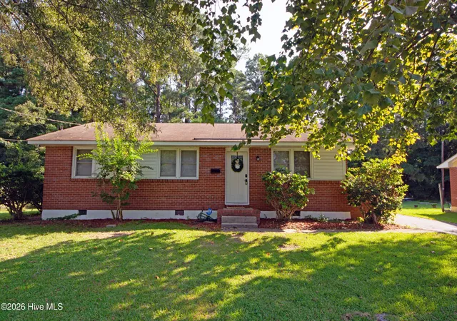Photo 3 of Single family home for sale at 7 Cole Dr, Jacksonville, NC 28540 | MLS# 100601932 | Listing updated on 2026-09-08