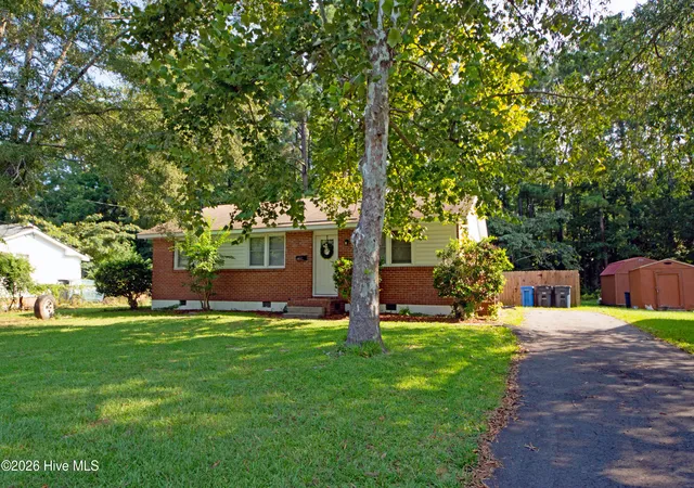 Photo 4 of Single family home for sale at 7 Cole Dr, Jacksonville, NC 28540 | MLS# 100601932 | Listing updated on 2026-09-08