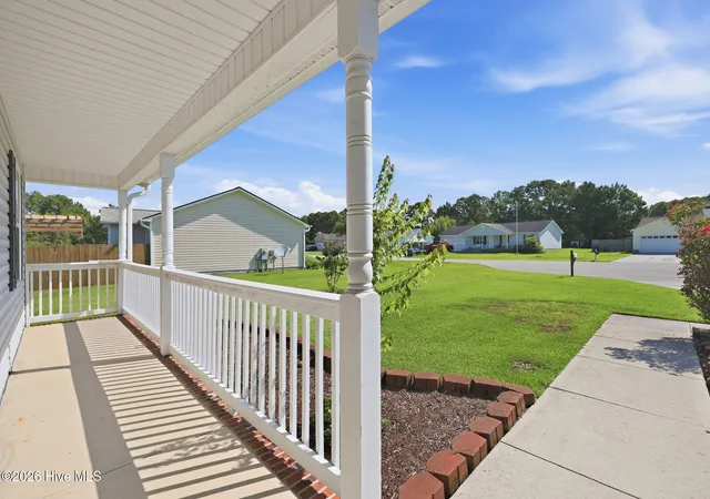 Photo 3 of Single family home for sale at 404 S Grazing Ct, Sneads Ferry, NC 28460 | MLS# 100600976 | Listing updated on 2026-09-17