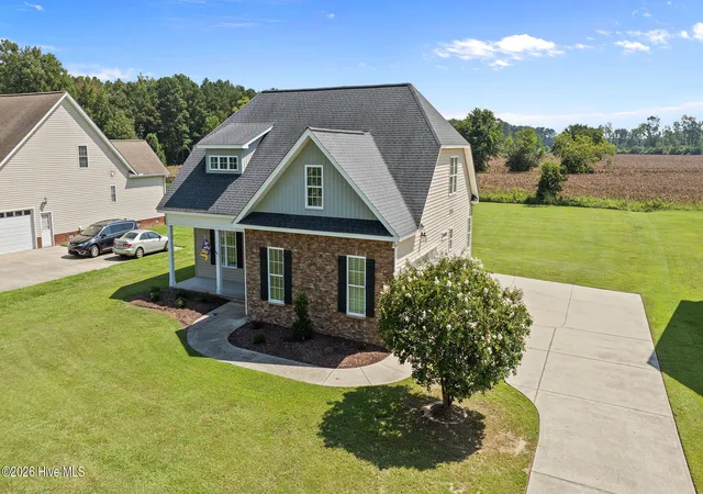 Photo 3 of Single family home for sale at 3047 Poplar Grv Dr, Greenville, NC 27858 | MLS# 100561785 | Listing updated on 2026-09-04