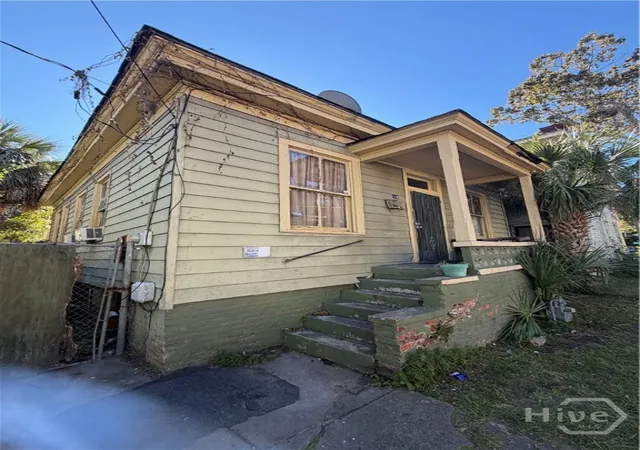 Photo 2 of Single family home for sale at 119 W 34th Street, Savannah, GA 31401 | MLS# SA366771 | Listing updated on 2026-10-20