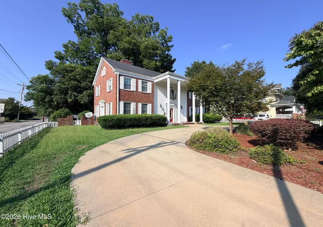 Photo 2 of Single family home for sale at 506 W Church St, Elizabeth City, NC 27909 | MLS# 100600966 | Listing updated on 2026-09-03