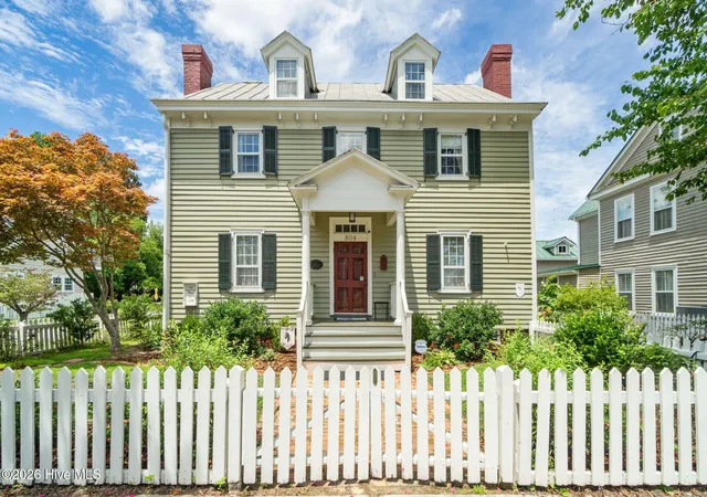 Photo 1 of Single family home for sale at 804 Pollock St, New Bern, NC 28562 | MLS# 100564243 | Listing updated on 2026-09-01