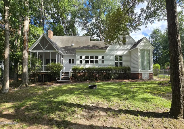Photo 4 of Single family home for sale at 110 Williams St, Greenville, NC 27858 | MLS# 100602870 | Listing updated on 2026-09-13