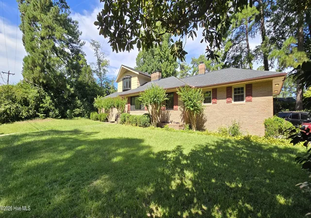 Photo 3 of Single family home for sale at 2001 Forest Hl Dr, Greenville, NC 27858 | MLS# 100602094 | Listing updated on 2026-09-22