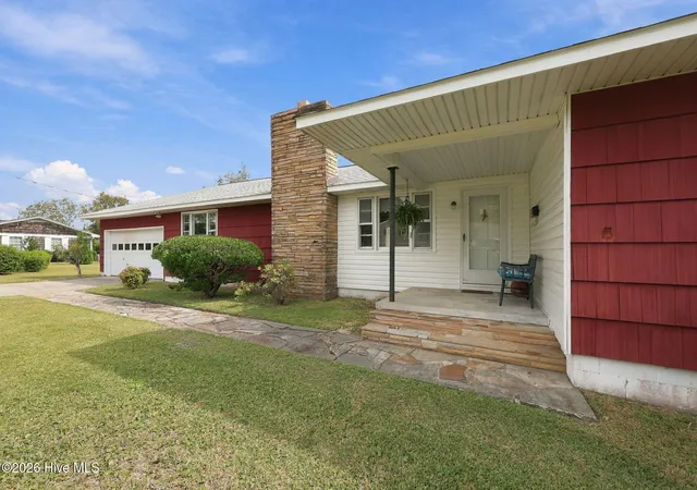 Photo 2 of Single family home for sale at 105 Sherwood Blvd, Beaufort, NC 28516 | MLS# 100609921 | Listing updated on 2026-10-19