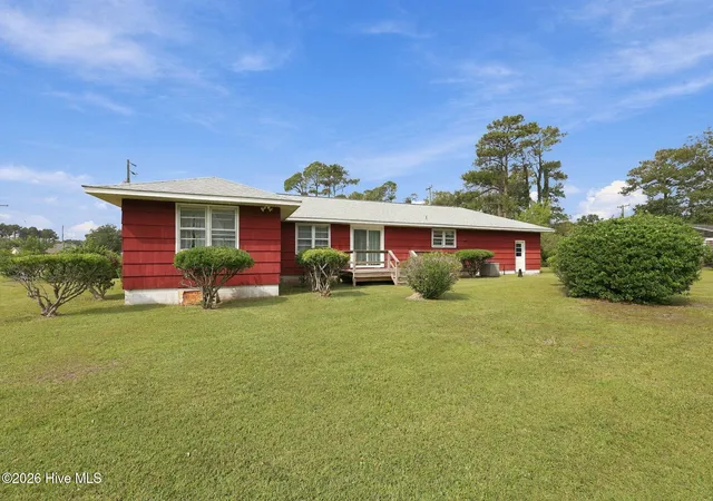 Photo 3 of Single family home for sale at 105 Sherwood Blvd, Beaufort, NC 28516 | MLS# 100609921 | Listing updated on 2026-10-19