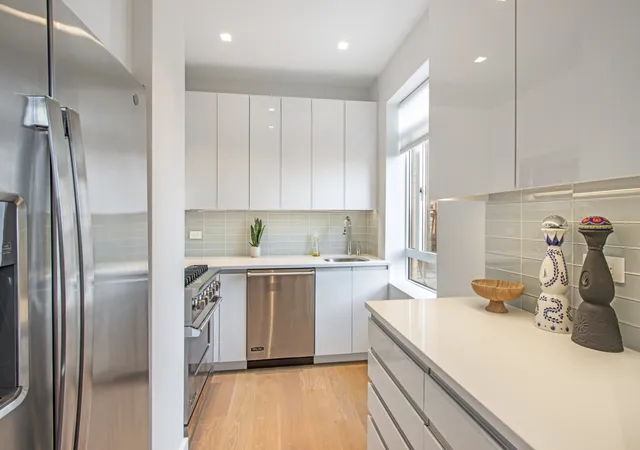 Photo 3 of Sale Pending at 25 Central Park W #20R, New York City, NY 10023 | MLS# RLS20003728 | Listing updated on 2026-09-25