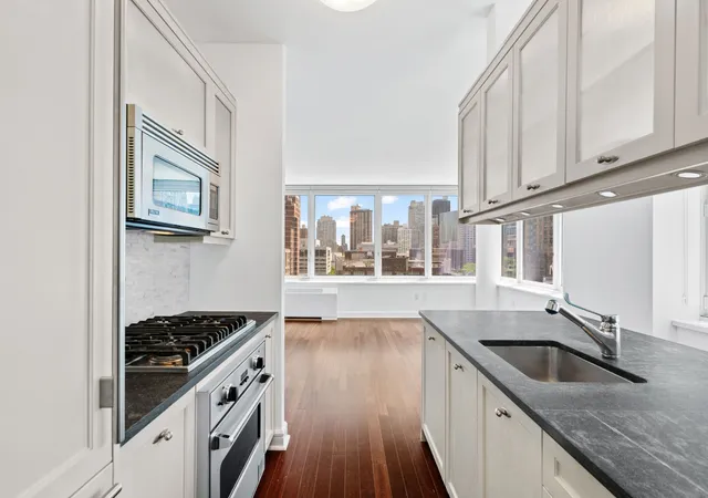 Photo 4 of House for sale at 80 Riverside Blvd #15-E, New York City, NY 10069 | MLS# RLS20024640 | Listing updated on 2026-09-08