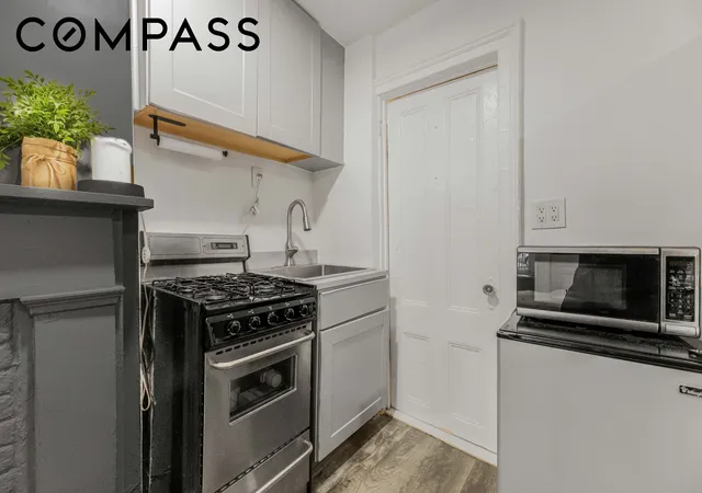 Photo 2 of Condo for sale at 5 Charles St #1F, New York City, NY 10014 | MLS# RLS20057596 | Listing updated on 2026-08-31