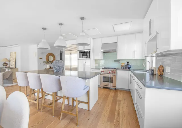 Listing Photo 4 - Condo for sale in building located at 220 E 65Th St, New York City, NY 10065 - Unit #21-M