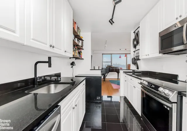 Photo 4 of House for sale at 2500 Johnson Ave #15G, New York City, NY 10463 | MLS# RLS20064632 | Listing updated on 2026-10-07