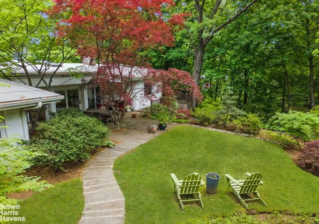 Photo 3 of Sale Pending at 383 W 254th Street, New York City, NY 10471 | MLS# RLS20068928 | Listing updated on 2026-10-07