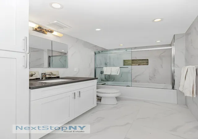 Photo 4 of Sale Pending at 400 E 70th Street #2501, New York, NY 10021 | MLS# RLS20069922 | Listing updated on 2026-09-17