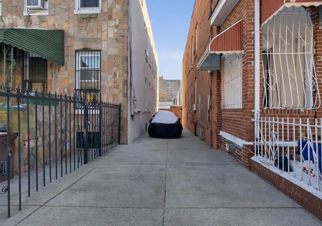 Photo 3 of Sale Pending at 124 Lott Ave, New York City, NY 11212 | MLS# RLS20070803 | Listing updated on 2026-10-06